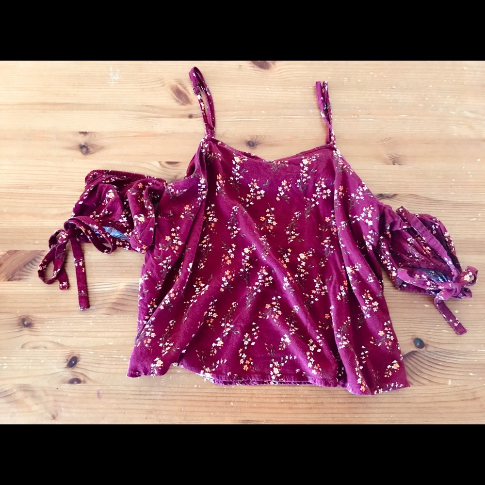 Off the shoulder flour print shirt